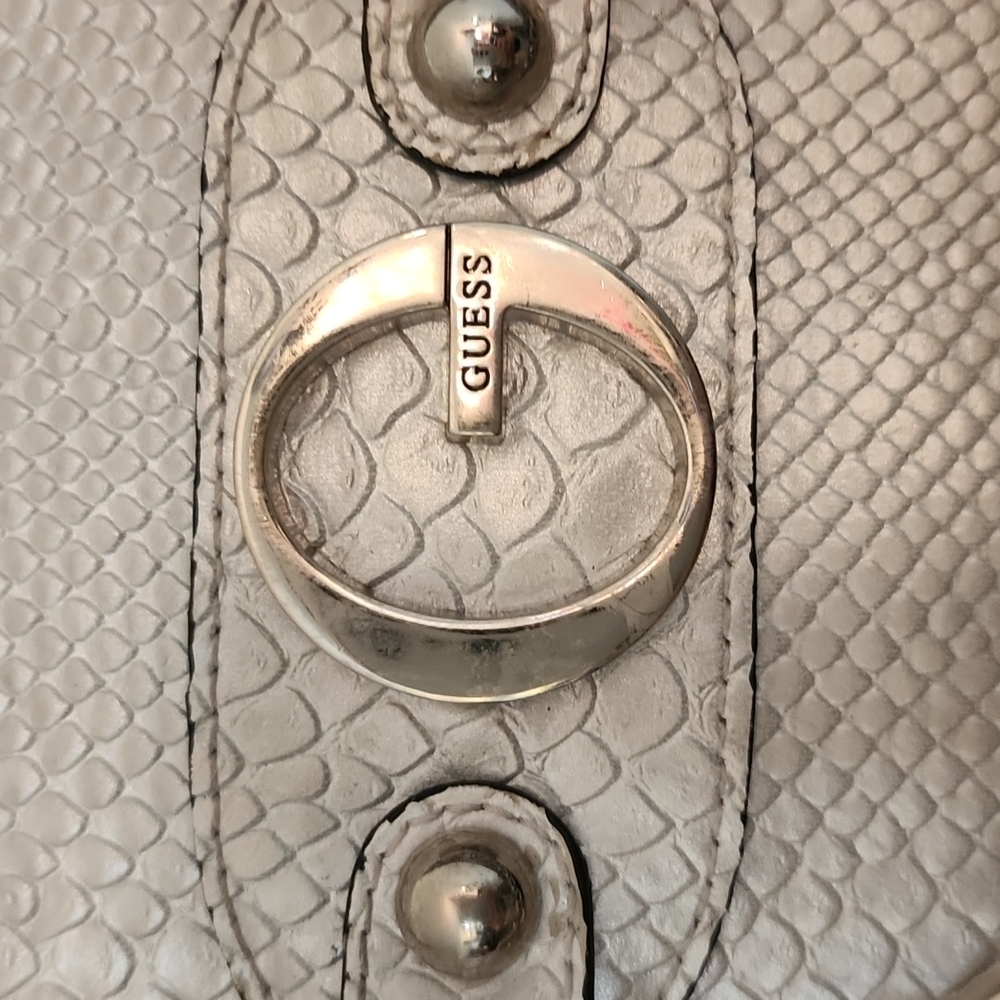 GUESS HAND BAG/ CLUTCH - Picture 3 of 4